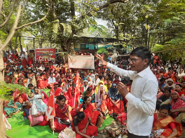 तोड चालाकी करणाऱ्या शासनाचा जाहीर धिक्कार करीत हजारो अंगणवाडी महिला रस्त्यावर 