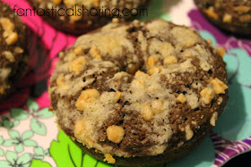 Toffee Streusel Baked Chocolate Donuts | The buttery toffee goodness of the streusel on top...oh my goodness! #chocolate #donuts #breakfast