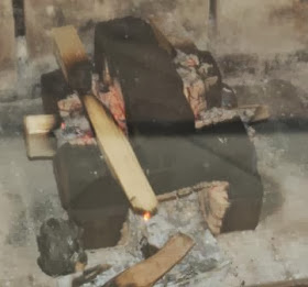 Brykiet po wypaleniu się drewna