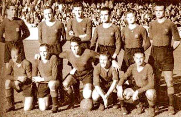 F. C. BARCELONA. Temporada 1944-45. Velasco, Raich, Sans, Elias, Gonzalvo II y Curta; Sospedra, Escolá, Mariano Martín, César y Valle. R. C. DEPORTIVO DE LA CORUÑA 1 (Reboredo) BARCELONA 2 (Martín y Escolá). 26/11/1944. Campeonato de Liga de 1ª División, jornada 10. La Coruña, estadio Nuevo Riazor. El Barcelona, con Samitier de entrenador, fue Campeón de Liga