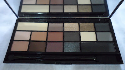 make-up-revolution-black-velvet-palette-review