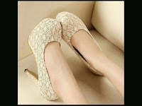 Sepatu High Heels Brukat Glitter Warna Krem Gold