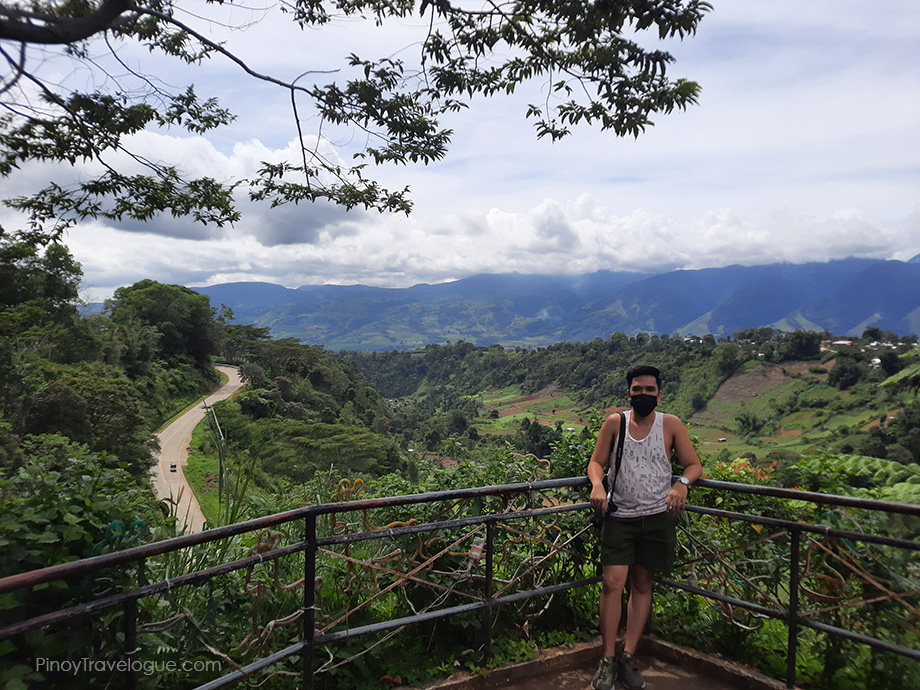 Vue imprenable sur les montagnes de Bukidnon depuis la ferme Binahon