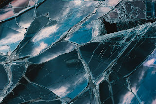 glass breaking image