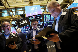 Analysis: Bearish fundamentals, buoyant charts complicate outlook for US stocks