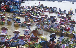 Keunikan Pasar Terapung di Muara Kuin