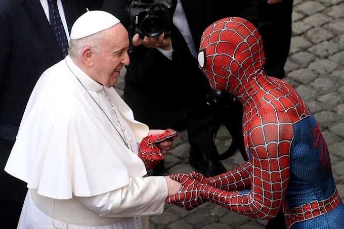 Spider Man Visits Pope Francis At The Vatican (Photos) 