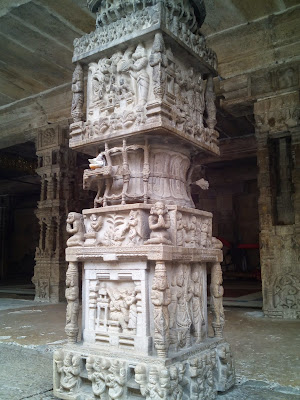 Melukote CheluvaNarayanaswamy temple - Pillar carvings