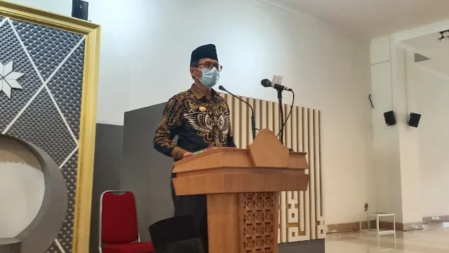 Jadi Khatib Jumat Pasca PSBB di Masjid Raya Sumbar, Ini Pesan Penting Gubernur Irwan Prayitno.