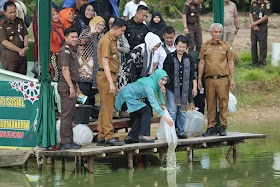 Pj Bupati Dampingi Ketua Umum Ikatan Adhyaksa Dharmakarini, Sruningwati Burhanuddin