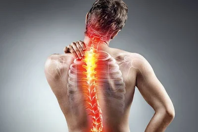 seven things you need to know when you have sudden back pain, light in the back, hand touching back