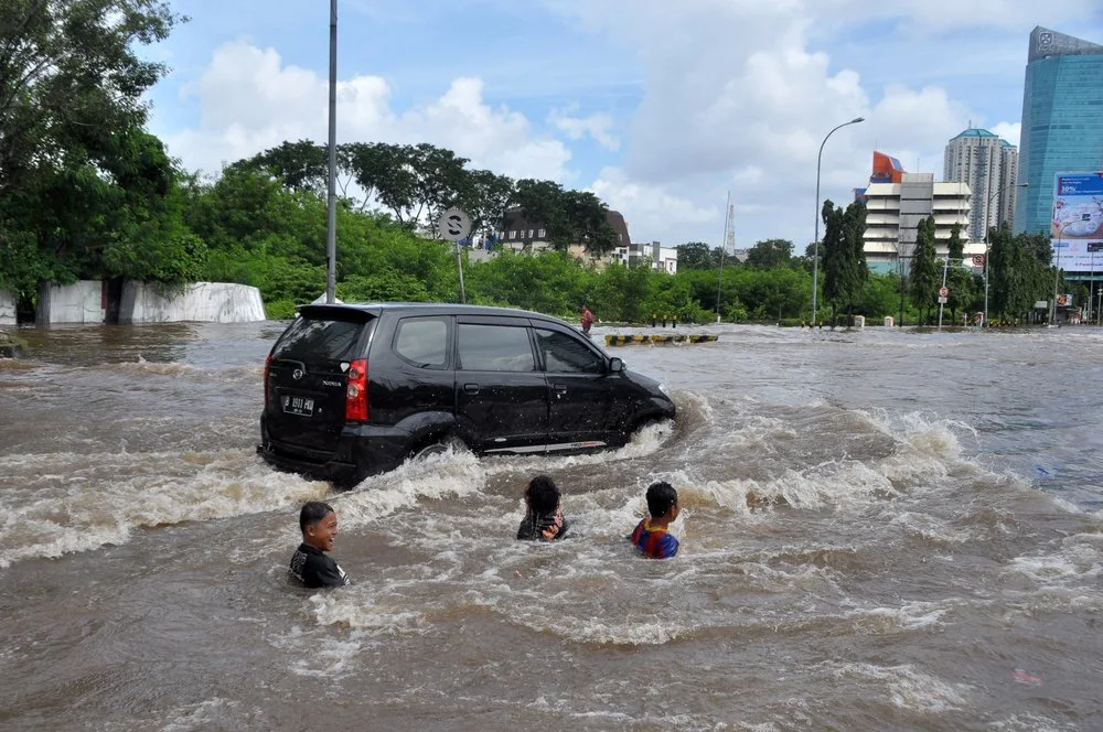3-masalah-utama-ketika-mobil-terendam-banjir