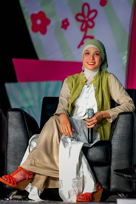 23 Contoh Model Baju Muslim Artis Masa Kini Kumpulan 