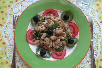 Ensalada tibia de alubias blancas