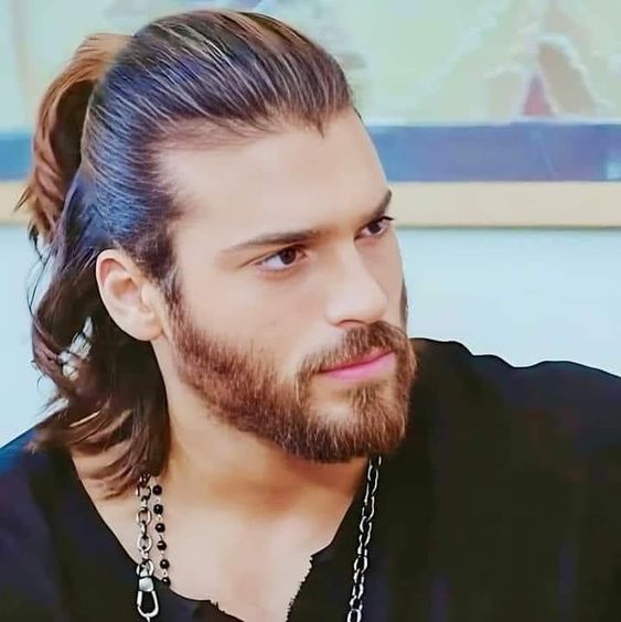 Can Yaman has been going through ups and downs lately. To deflect criticism and refocus attention on his work, he has shared a very sensual new video.
