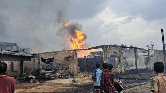 Rumah Pengepul Solar di Palembang Terbakar, Pemilik Diduga Anggota Polri