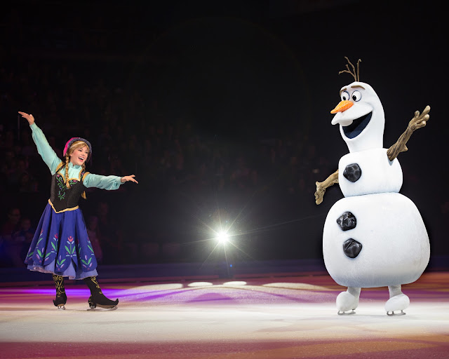 DISNEY ON ICE - 100 YEARS OF MAGIC - ANNA AND OLAF