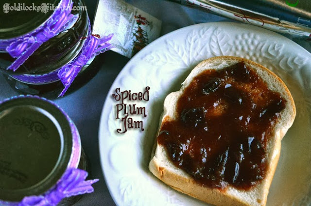 Italian plum recipe: Homemade plum jam cooked with Christmas spices. A jam full of love for a holiday dessert. Small mason jars would be a lovely wedding favor if plum is one of your colors! Or a thank you gift for your holiday party hostess :0)