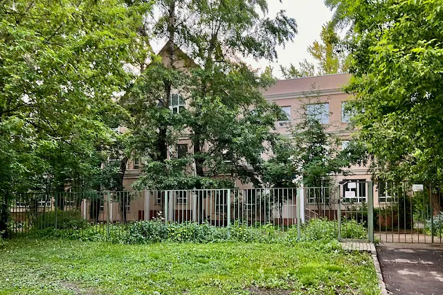 Капельский переулок, бизнес-центр «Капельский 5» (бывший детский сад 1939 года постройки)