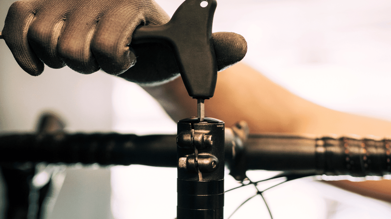 como-tirar-a-folga-na-caixa-de-direção-da-bike
