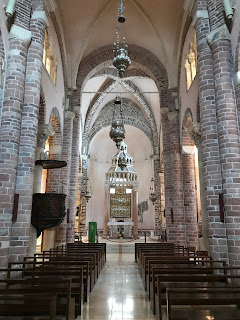 interior da catedral vista da nave