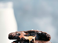 BAKERY-STYLE CARAMEL CHOCOLATE COOKIES