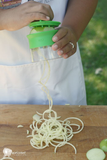 Using @OXO #HandHeldSpiralizer to spiralize Apples