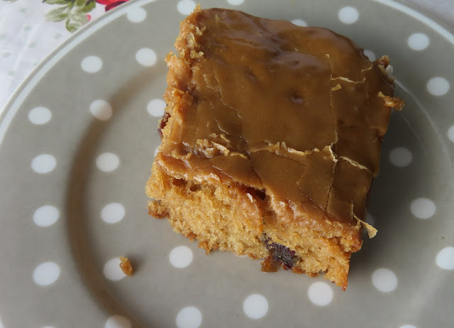 Date and Coffee Sponge Cake