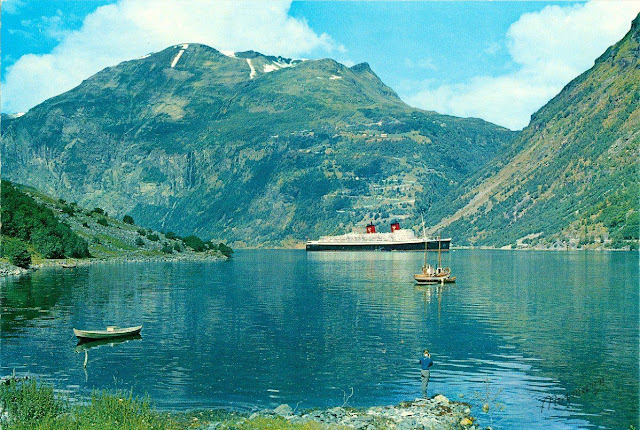 s HANSEATIC im Geiranger Fjord