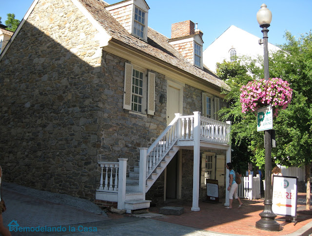 a stone house in Georgetown 