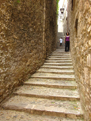 Sant Llorenç street inside the Call Jueu in Girona