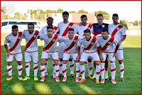 RAYO VALLECANO DE MADRID - Madrid, España - Temporada 2017-18 - Lass, Kike, Dorado, Alberto y Santi Comesaña; Fran Beltrán, Unai López, Álex Moreno, Diego Aguirre, Galán y Javi Guerra.- REAL VALLADOLID C. F. 1 (José) RAYO VALLECANO 1 (Diego Aguirre) - 09/08/2017 - Partido amistoso - Iscar, Valladolid, España, Campo de San Miguel