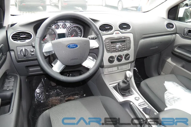 Ford Focus Hatch GLX 1.6 2013 - Prata - interior - painel