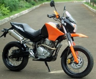Modifikasi Scorpio ala Supermoto