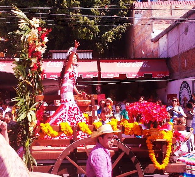 Blanca Alarcon señorita flor de noche buena feria de Chilpancingo