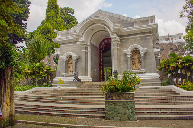 gerbang utama kebun raya bogor