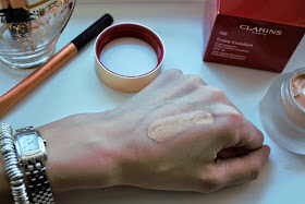 Clarins Extra Comfort Foundation swatch