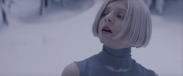 Aurora abre o jogo sobre "Runaway": Ela conta como foi a gravação do clipe, processo de composição e mais!