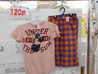 中古品　半袖Ｔシャツ　１２０㎝　１９０円　ズボン　１２０㎝　１９０円