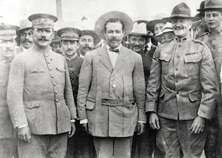 Generales Obregón, Villa, Pershing y ayudante Patton (de izq. a der.)