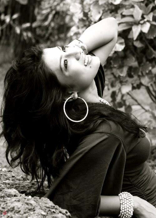 Deena TisseraSexy Girls Pictures