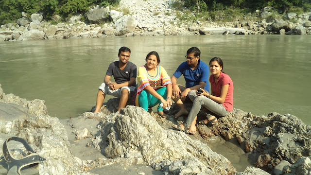 Riverbank Ganag . Book camp tour 