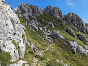 The trail to the peak of Monte Alben