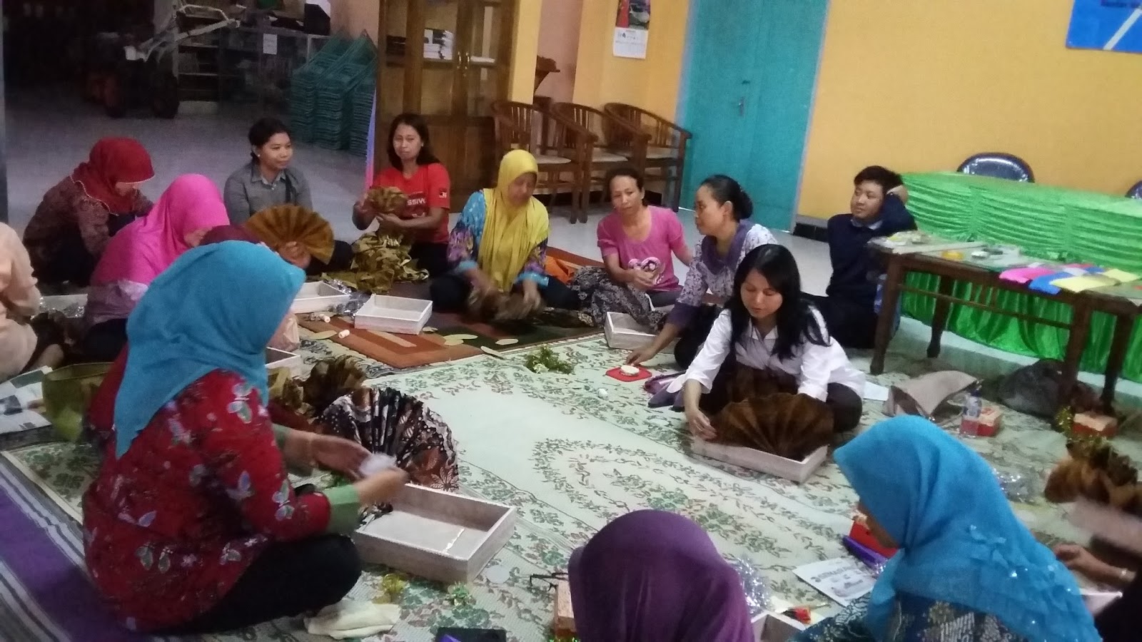 KKN UNS 2019 Menggelar Pelatihan Hantaran Ibu  ibu  PKK  Desa 