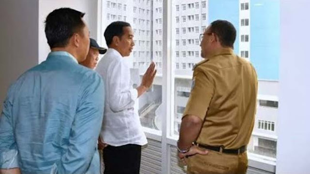 Foto Anies Baswedan Bareng Presiden Jokowi Viral Lagi, Kali Ini Pak Gubernur Lagi Tolak Pinggang