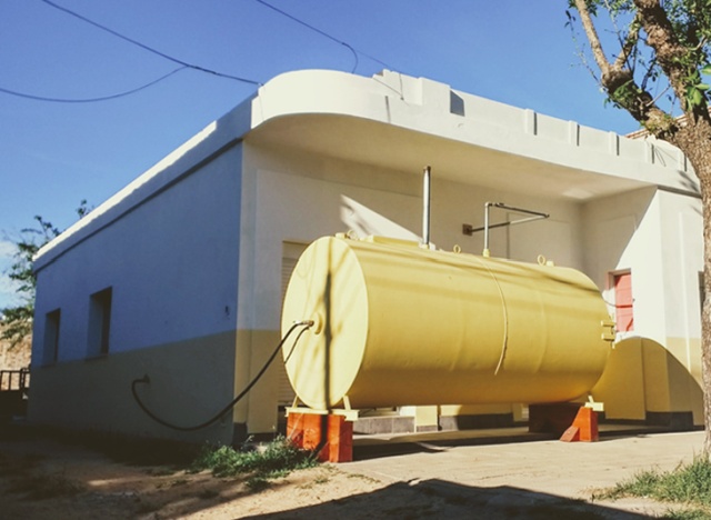 The architect turned an ordinary oil tank into a cozy tiny house, An Oil Tank Home , Martin Maro turned a fuel tank into a house, Unusual dwelling from an old diesel tank
