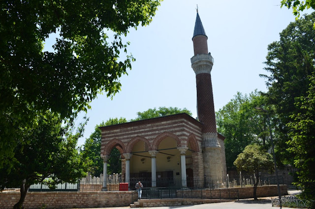 مسجد بورمالي ضمن منتزه سراج خانة في إسطنبول