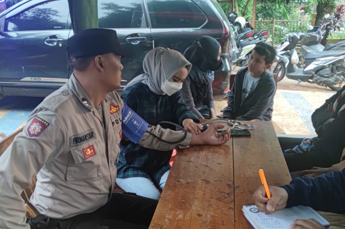 Petugas Gabungan di Pos PAM Polsek Pasawahan di Cek Kesehatan, Pastikan Dalam Kondisi Prima