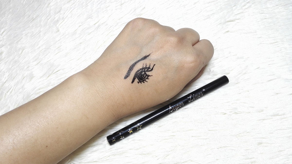 eyeliner, winge dliner, perfect winged eyeliner, adele makeup, thailand, thai makeup artist, thai beauty, contact lens, korean makeup, waterproof makeup, pinay beauty blogger, pinay makeup artist, flat lay photography
