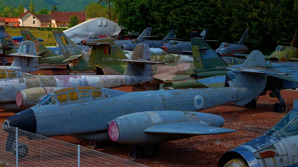 airplanes at Savigny-lès-Beaune 